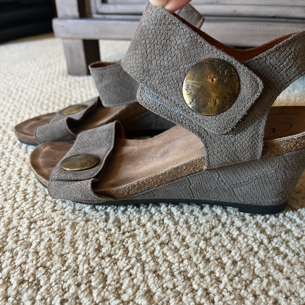 Taos wedge sandal
